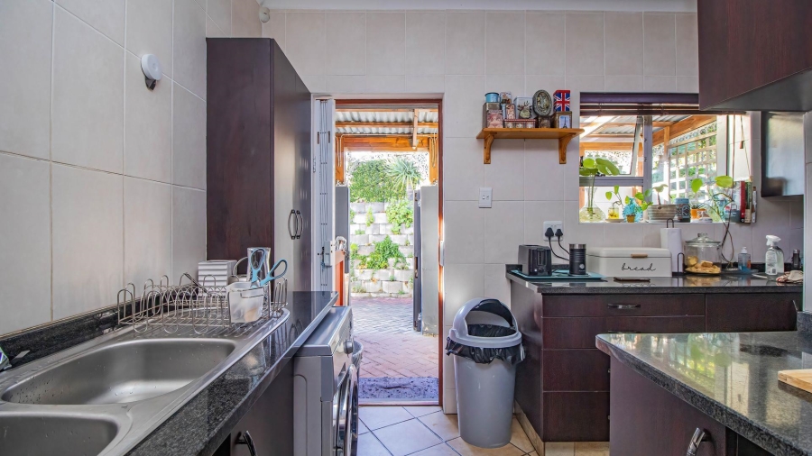 5 Bedroom Property for Sale in Fraaiuitsig Western Cape